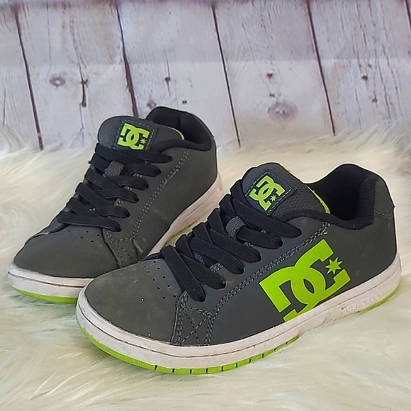 DC Shoe Company Skateboarding Gray  Leather Gaveler Sneakers Shoes Youth Size 12 - Picture 3 of 17